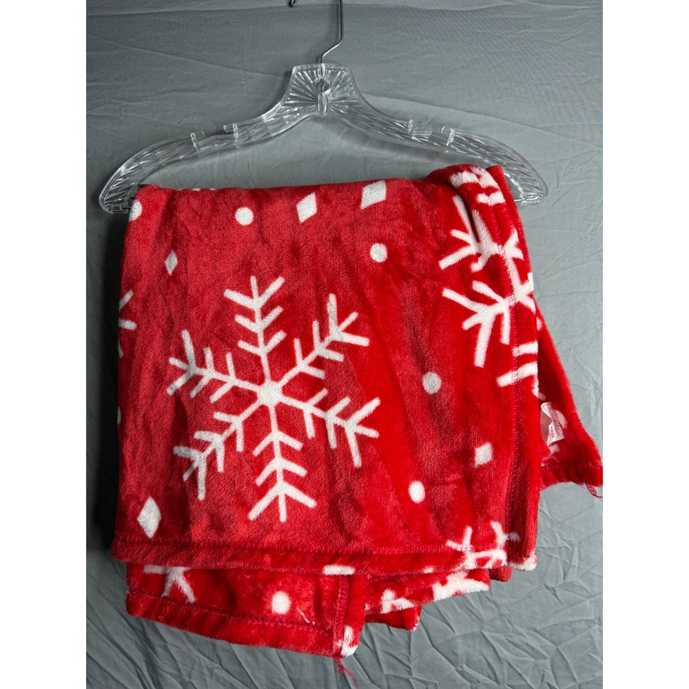 Wondershop Target Red White Snowflake Plush Throw Blanket Holiday Christmas